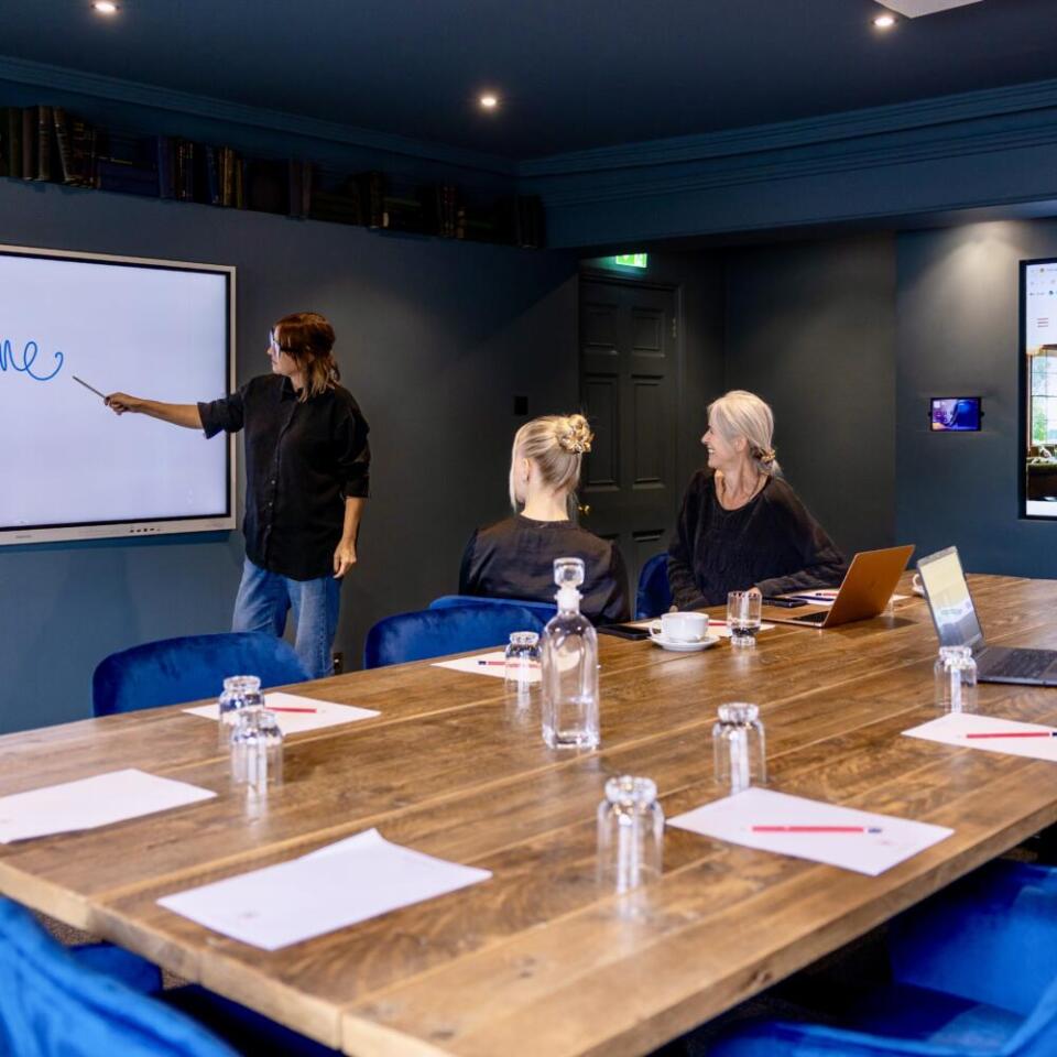 Boardroom Meetings Conferences Hire Wiltshire Aspect Ratio 1000 1000