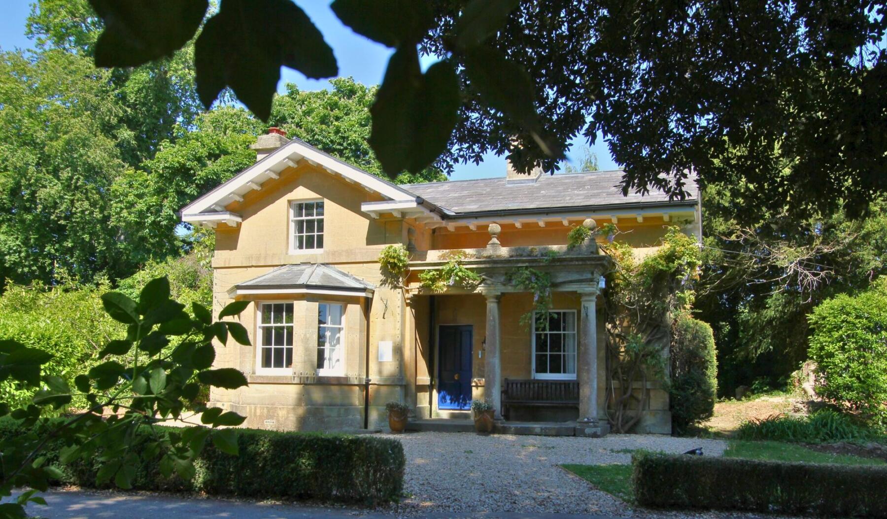 Cottage Rental Weekends Wiltshire Country Side Aspect Ratio 2000 1170